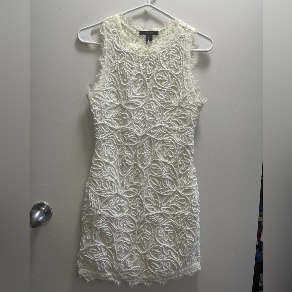 Elegant White Lace Sleeveless Dress